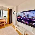 アパート Orange 3 Fast Wifi 1gbs 85'tv Netflix Hbo Disney+ Skyshowmax ワルシャワ