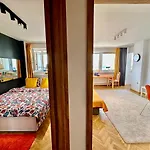 Apartment Orange 3 Fast Wifi 1gbs 85'tv Netflix Hbo Disney+ Skyshowmax *