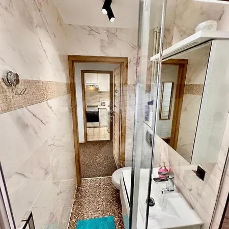Apartament Orange 3 Fast Wifi 1gbs 85'tv Netflix Hbo Disney+ Skyshowmax
